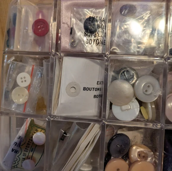 Assorted Button Collection - Picture 5 of 7